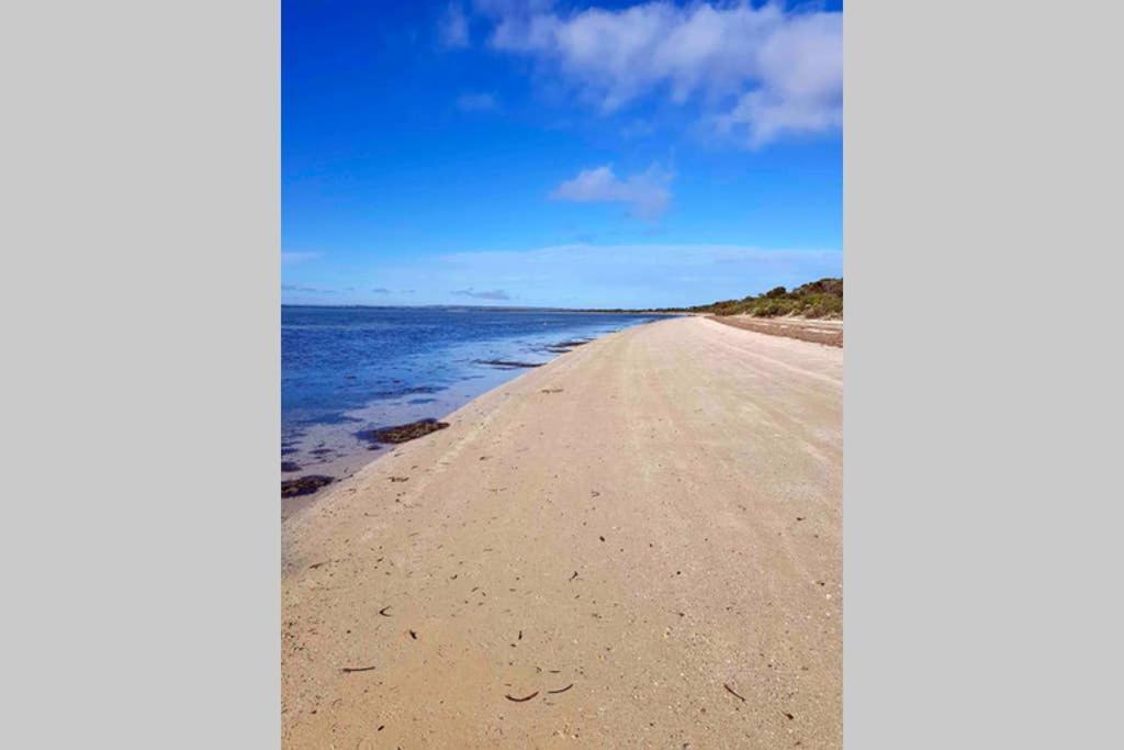 Leeward 'Tranquil Beachfront' Кінгскот Екстер'єр фото